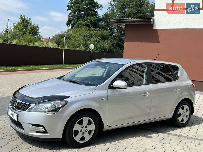 Хэтчбек Kia Ceed 2010 в Ивано-Франковске