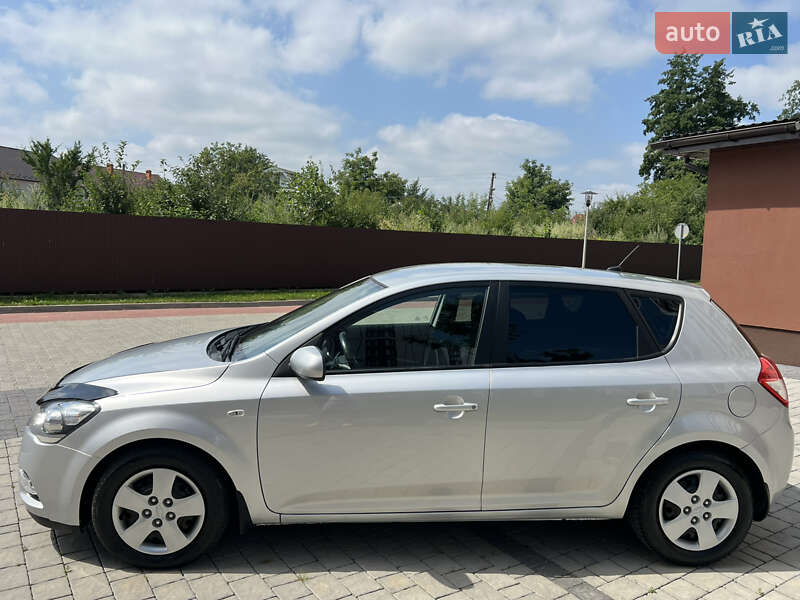 Хэтчбек Kia Ceed 2010 в Ивано-Франковске