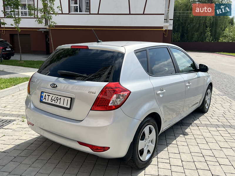 Хэтчбек Kia Ceed 2010 в Ивано-Франковске