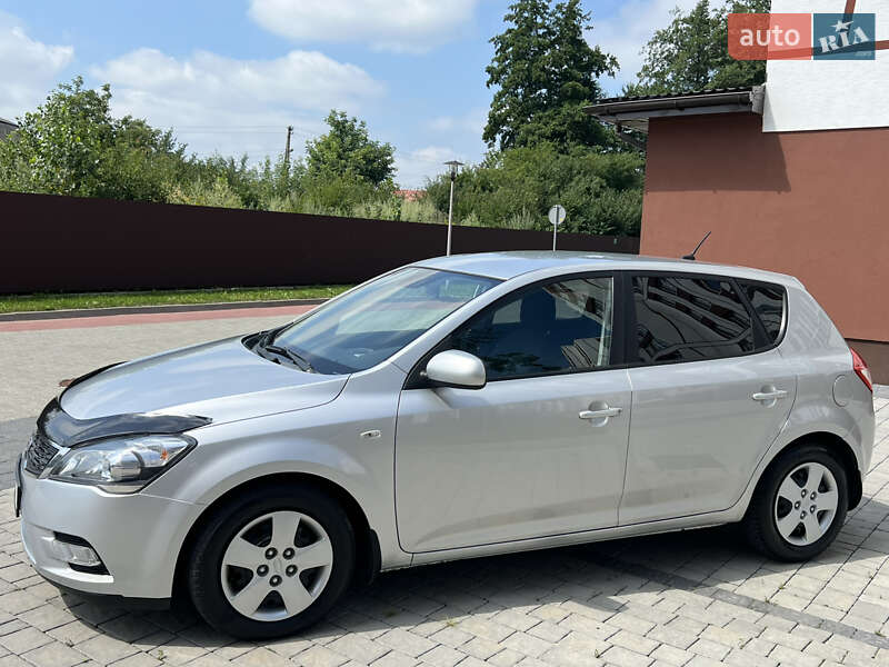 Хэтчбек Kia Ceed 2010 в Ивано-Франковске