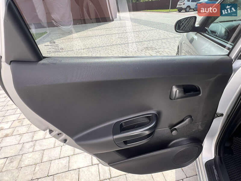Хэтчбек Kia Ceed 2010 в Ивано-Франковске