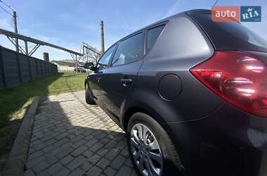 Хэтчбек Kia Ceed 2008 в 