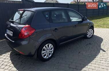 Хэтчбек Kia Ceed 2008 в 