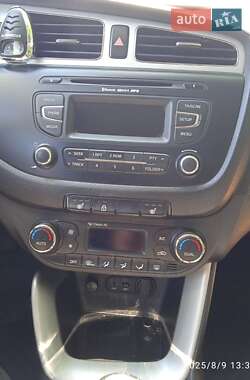 Хэтчбек Kia Ceed 2012 в 