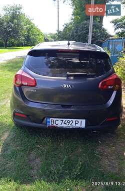 Хэтчбек Kia Ceed 2012 в 