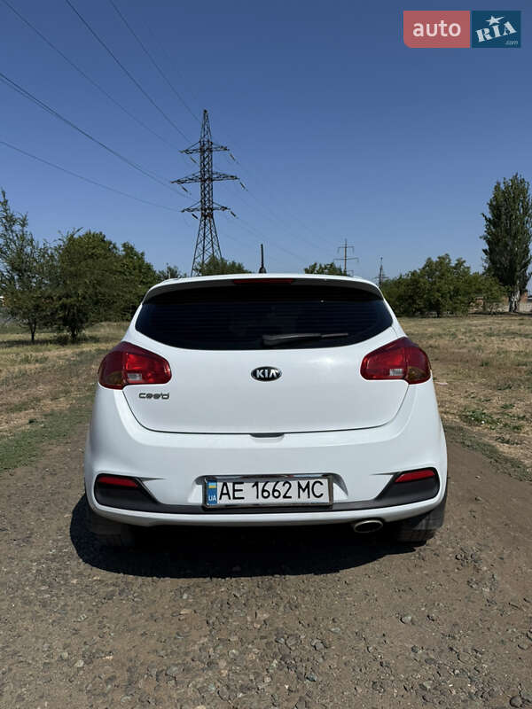 Хетчбек Kia Ceed 2012 в Дніпрі