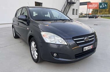 Хэтчбек Kia Ceed 2009 в Луцке