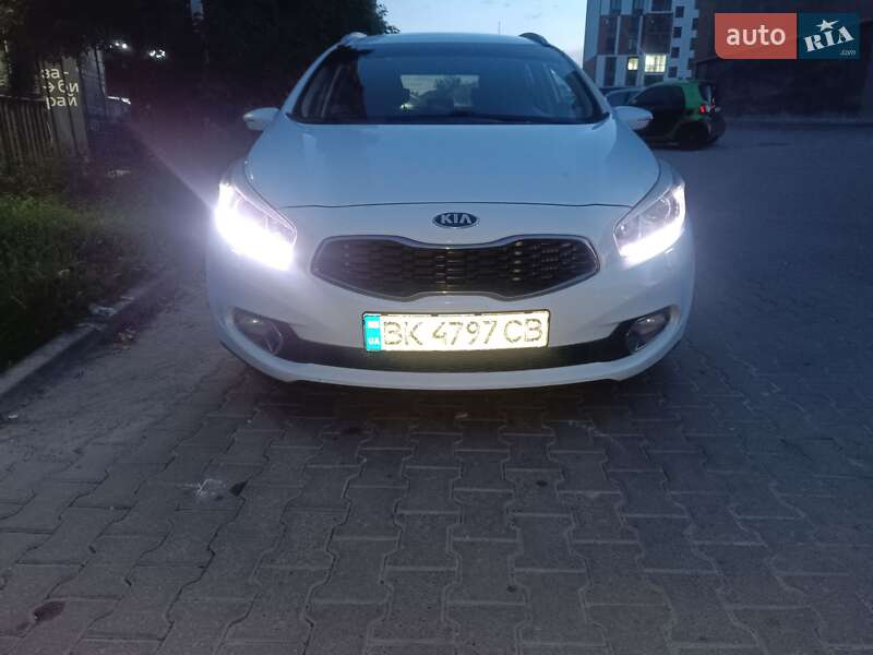 Універсал Kia Ceed 2012 в Здолбуніві