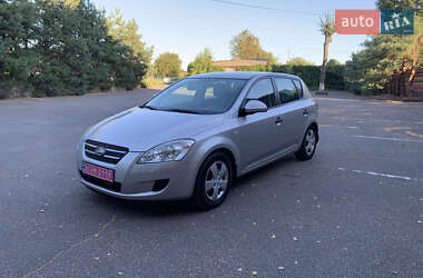 Хэтчбек Kia Ceed 2007 в 