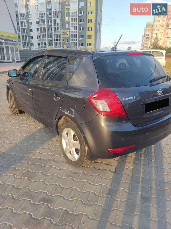 Хэтчбек Kia Ceed 2011 в Полтаве