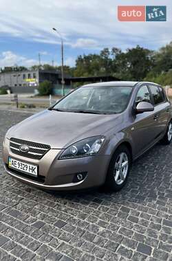 Хэтчбек Kia Ceed 2008 в Каменском