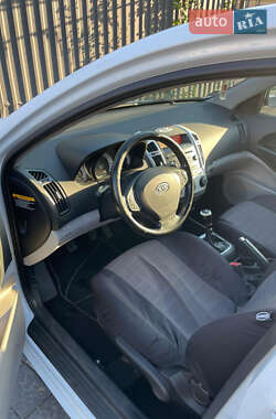 Хэтчбек Kia Ceed 2008 в 