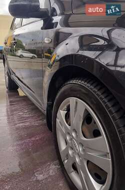 Хэтчбек Kia Ceed 2011 в 