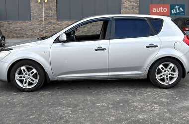 Хэтчбек Kia Ceed 2008 в 