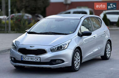 Хэтчбек Kia Ceed 2012 в 
