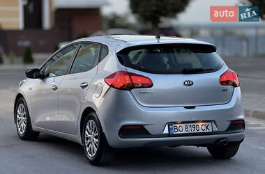 Хэтчбек Kia Ceed 2012 в 