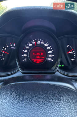 Хэтчбек Kia Ceed 2012 в 