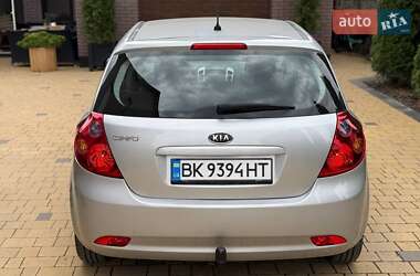 Хэтчбек Kia Ceed 2007 в 
