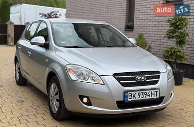 Хэтчбек Kia Ceed 2007 в 