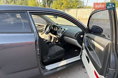 Хэтчбек Kia Ceed 2008 в 