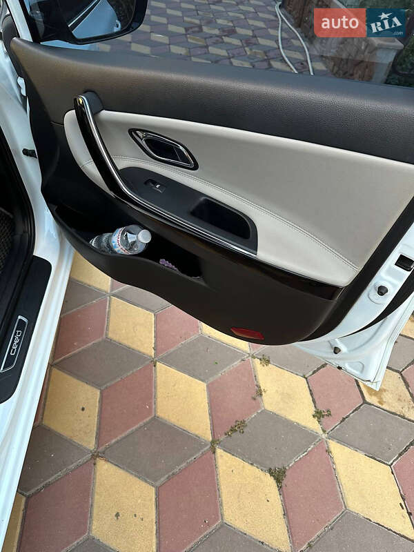 Хэтчбек Kia Ceed 2015 в Запорожье фото 16 Хэтчбек Kia Ceed 2015 в Запорожье