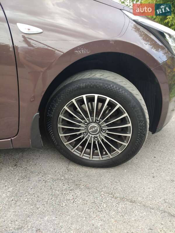 Хэтчбек Kia Ceed 2013 в Киеве