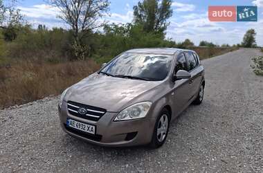 Хэтчбек Kia Ceed 2007 в Новомосковске