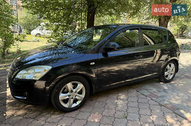 Хэтчбек Kia Ceed 2008 в 