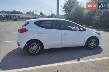 Хэтчбек Kia Ceed 2012 в 