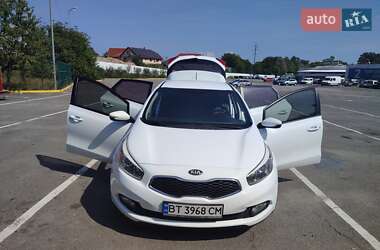 Хэтчбек Kia Ceed 2012 в 