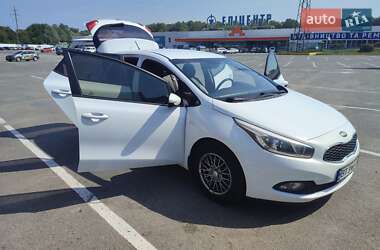 Хэтчбек Kia Ceed 2012 в 