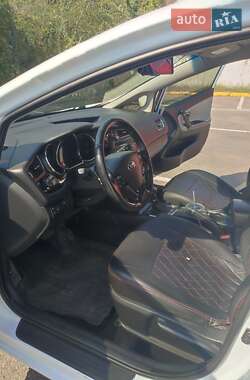 Хэтчбек Kia Ceed 2012 в 