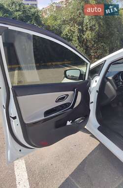 Хэтчбек Kia Ceed 2012 в 