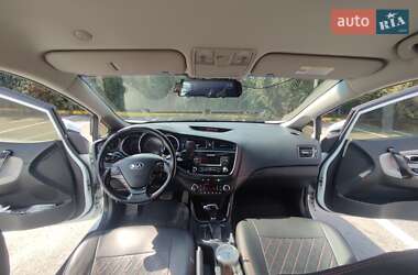 Хэтчбек Kia Ceed 2012 в 