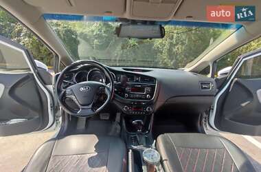 Хэтчбек Kia Ceed 2012 в 
