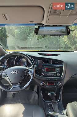Хэтчбек Kia Ceed 2012 в 