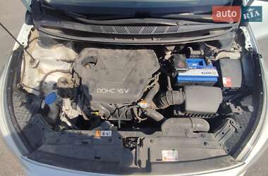 Хэтчбек Kia Ceed 2012 в 