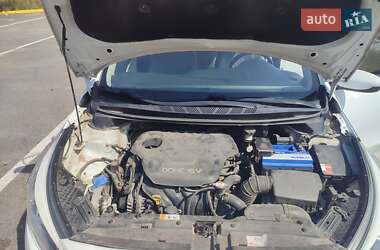 Хэтчбек Kia Ceed 2012 в 