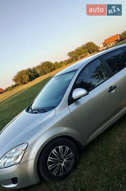 Хэтчбек Kia Ceed 2007 в 
