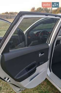Хэтчбек Kia Ceed 2007 в 