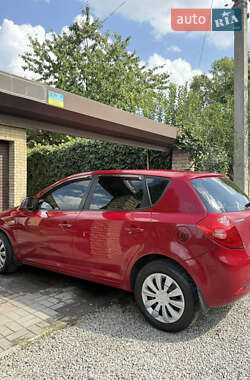 Хэтчбек Kia Ceed 2007 в 