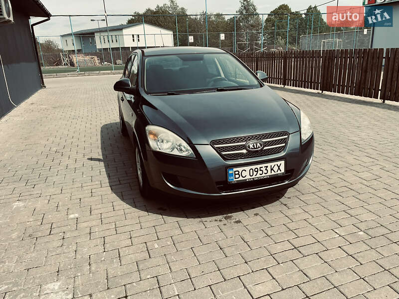 Хэтчбек Kia Ceed 2009 в Львове