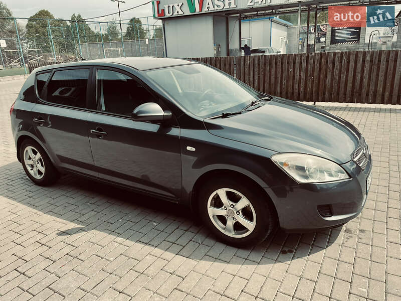 Хэтчбек Kia Ceed 2009 в Львове
