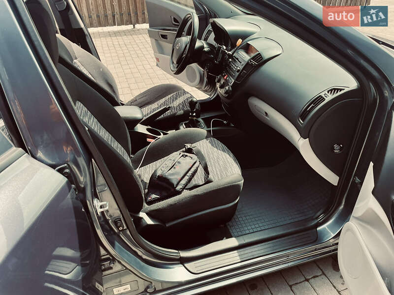 Хэтчбек Kia Ceed 2009 в Львове