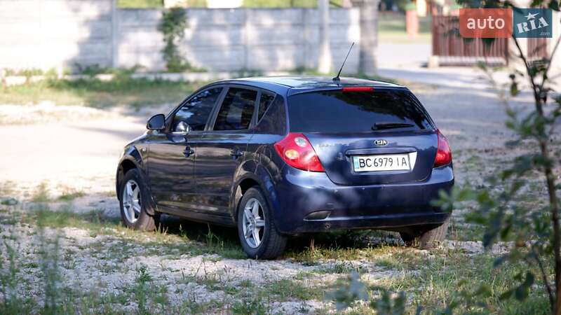 Хэтчбек Kia Ceed 2007 в Новояворовске