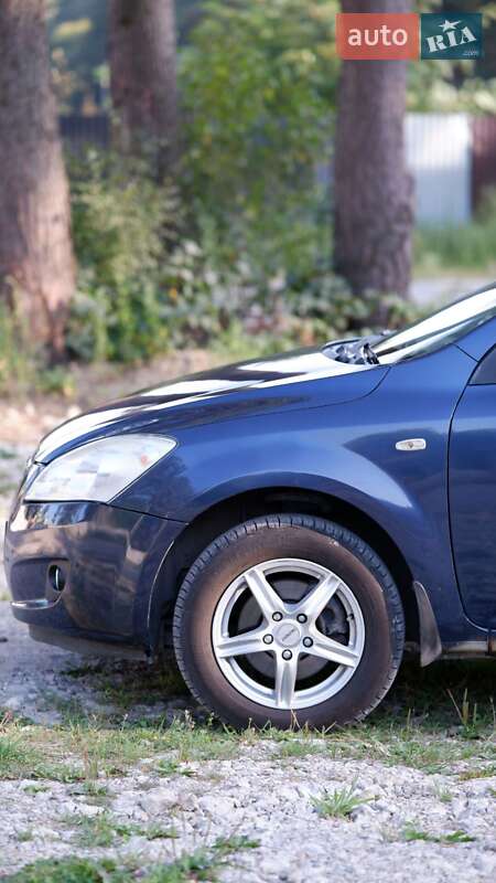 Хэтчбек Kia Ceed 2007 в Новояворовске