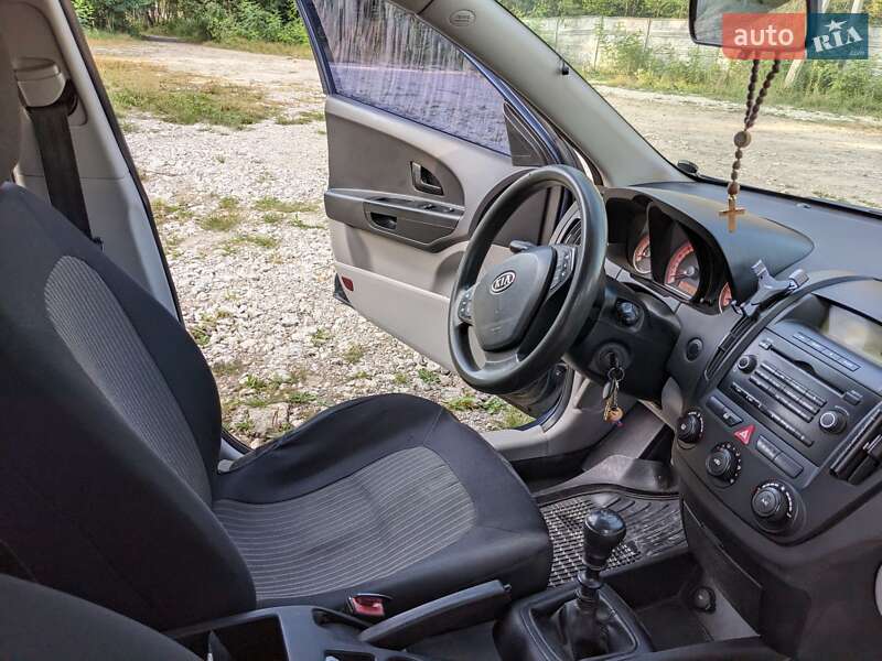 Хэтчбек Kia Ceed 2007 в Новояворовске