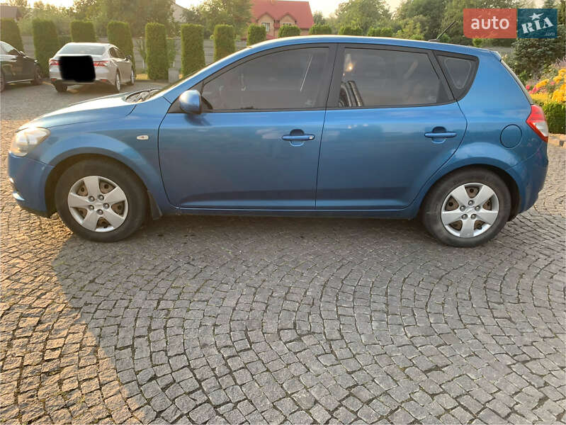Хэтчбек Kia Ceed 2010 в Львове