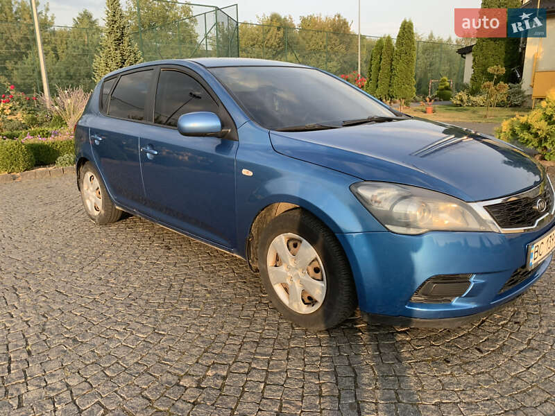 Хэтчбек Kia Ceed 2010 в Львове