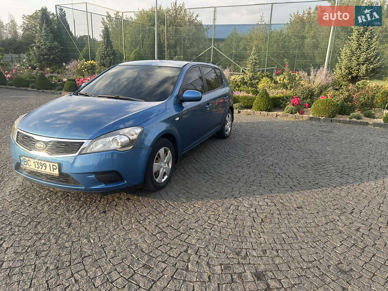 Хэтчбек Kia Ceed 2010 в Львове